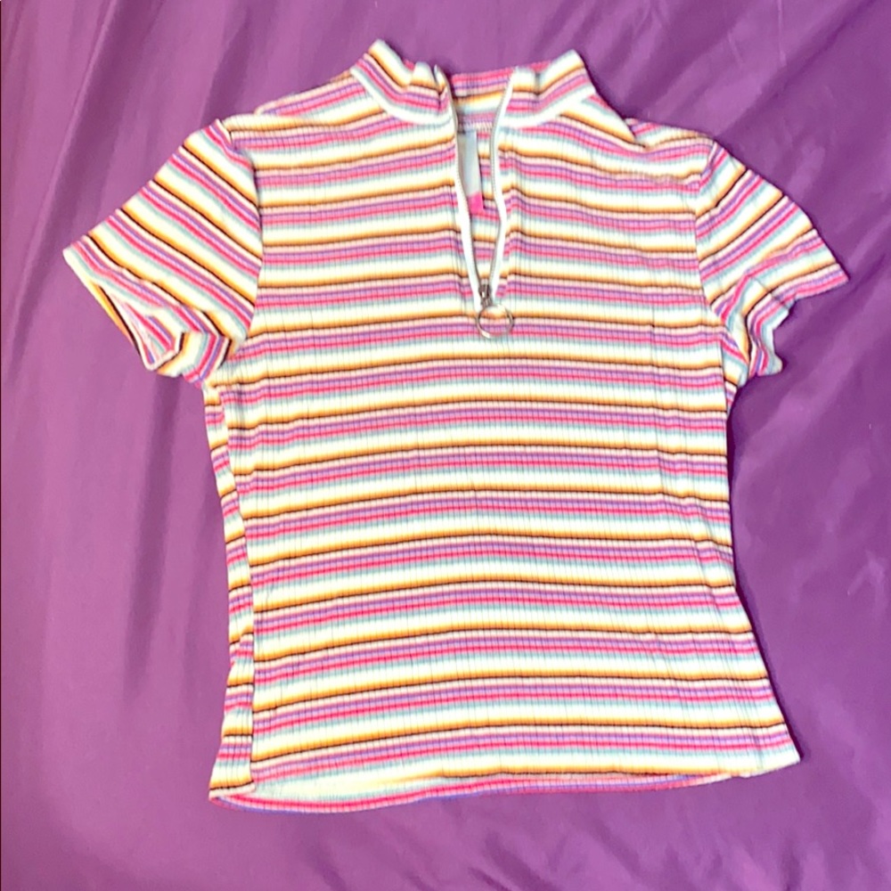 Crop top w/ stripes💗.
